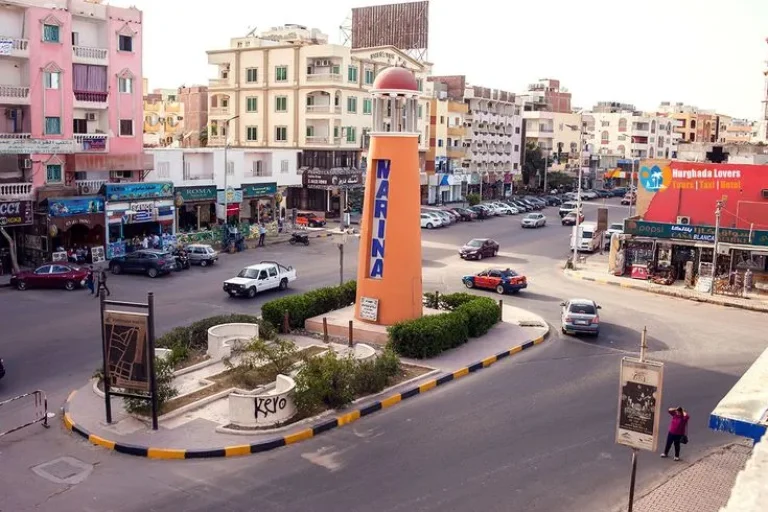 A vibrant bazaar in Hurghada with colorful stalls and a taxi parked nearby